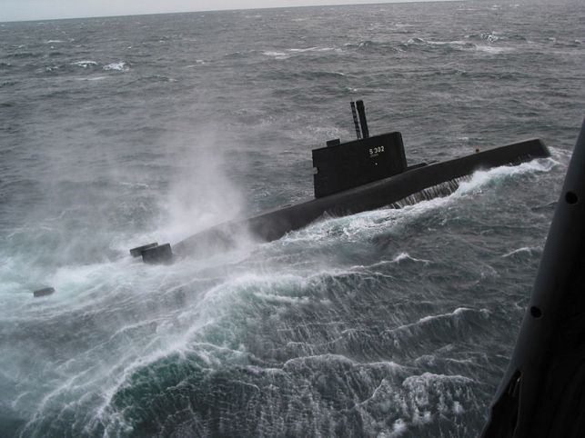 800px-The_Norwegian_ULA_class_submarine_U.S. Navy photo